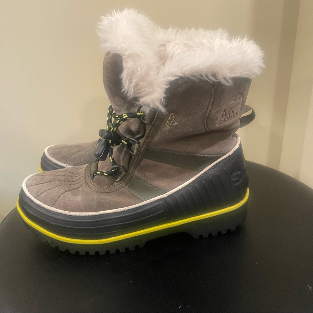 SOREL Tivoli II Youth Winter Rain Snow Waterproof boots Size 3 Green